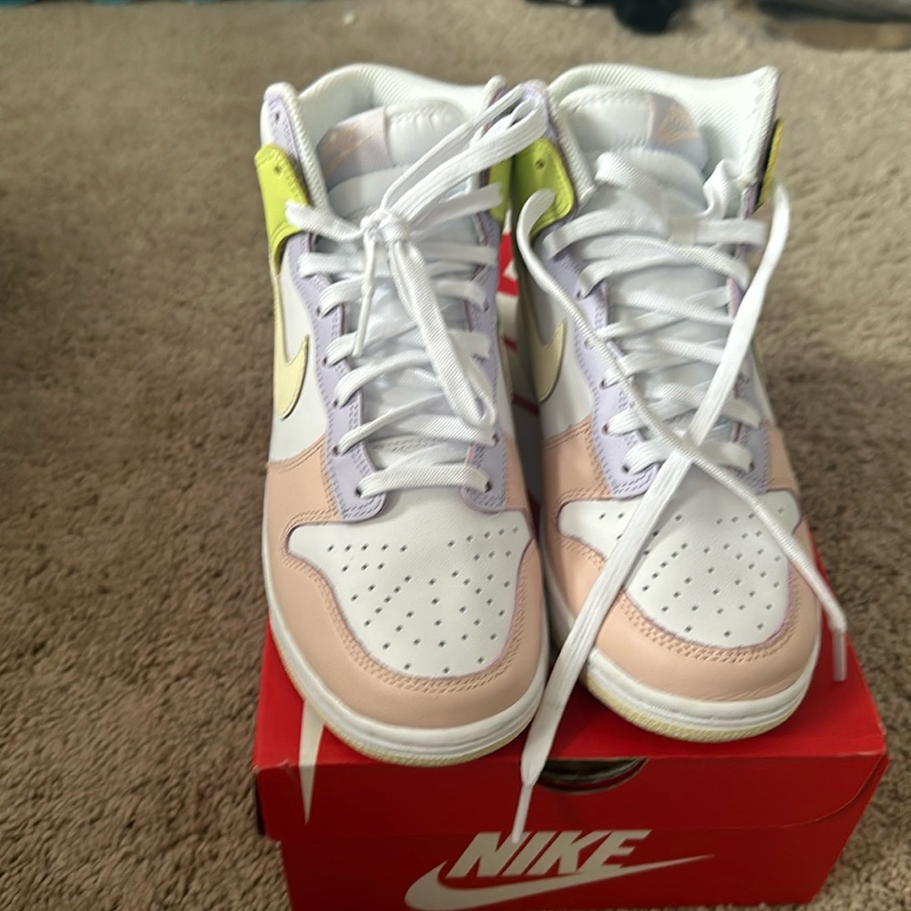 Women nike dunk high 7.5